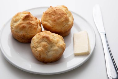 Yemek Pişirilmiş Soda Bisküvileri İzole edilmiş Beyaz Arkaplan