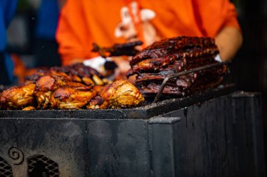 2019-06-01 Windsor, Ontario Kanada Ribfest Gıda Festivali Kaburga Tavuk Çekti Domuz Barbekü Izgara Pişirme Boss Hogs