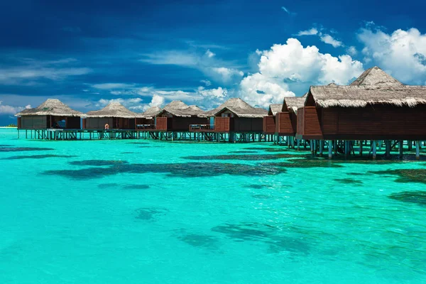 Water Bungalows Met Stappen Lagune Met Koraal Maldiven — Stockfoto