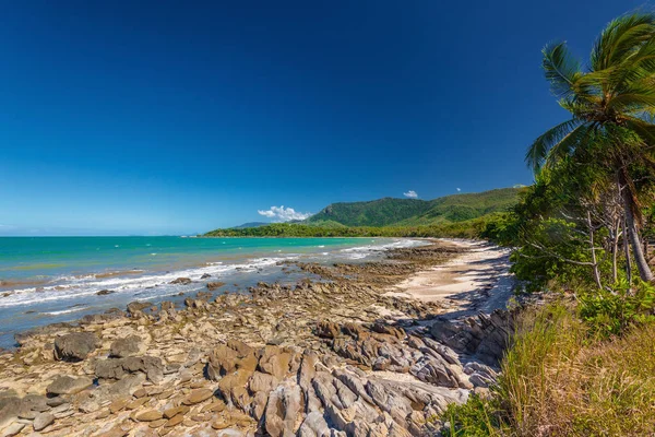 Ellis Beach Com Rochas Perto Palm Cove Norte Queensland Austrália — Fotografia de Stock