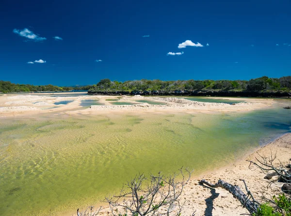 Currimundi Napsütéses Napon Apály Idején Családi Barátságos Beach Caloundra Queensland — Stock Fotó