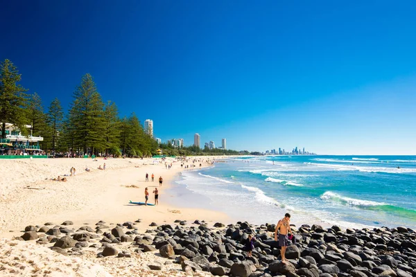 Gold Coast Aus July 2018 Gold Coast Skyline Surfing Beach — Stock Photo, Image