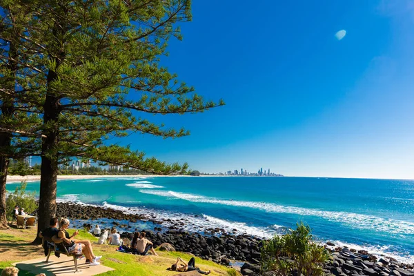 Gold Coast Aus July 2018 Gold Coast Skyline Surfing Beach — Stock Photo, Image