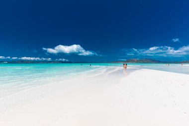 WHITSUNDAYS, AUS - SEPT 22 2017: Amazing Whitehaven Beach in the Whitsunday Islands, Queensland, Australia clipart