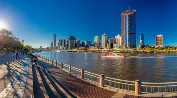 澳大利亚布里斯班 2018年8月12日 从南岸到河边的布里斯班全景 布里斯班是昆士兰的首都 也是澳大利亚第三大城市 — 图库照片