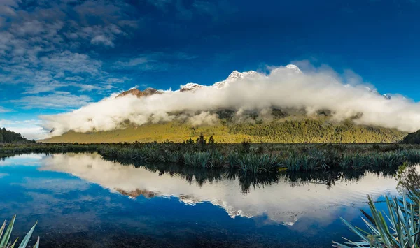 Spegel Sjöar Med Reflektion Earl Berg Fjordland National Park Millford — Stockfoto