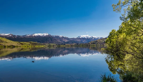 Lago Hayes Que Refleja Las Montañas Coronet Con Nieve Cerca — Foto de Stock