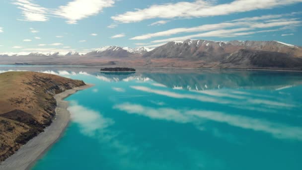 Δείτε Τον Εναέριο Κηφήνα Της Tekapo Λίμνης Και Μπλε Ουρανό — Αρχείο Βίντεο