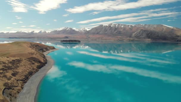 Letecká Dron Pohled Tekapo Jezero Modré Oblohy Jižní Ostrov Nový — Stock video