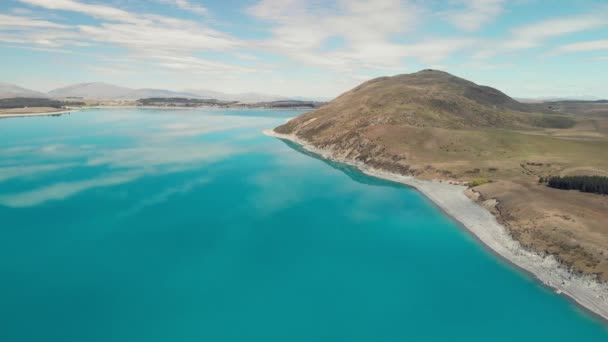 Aerial Drönarvy Tekapo Sjön Och Blå Himmel Sydön Nya Zeeland — Stockvideo