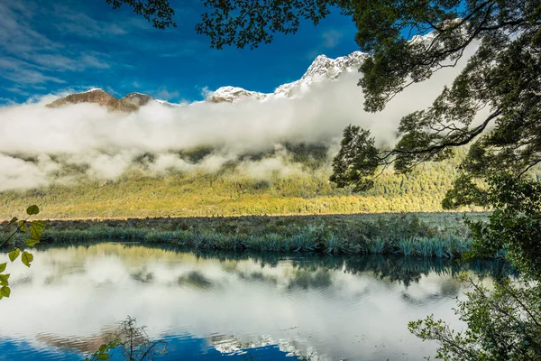 Spegel Sjöar Med Reflektion Earl Berg Fjordland National Park Millford — Stockfoto