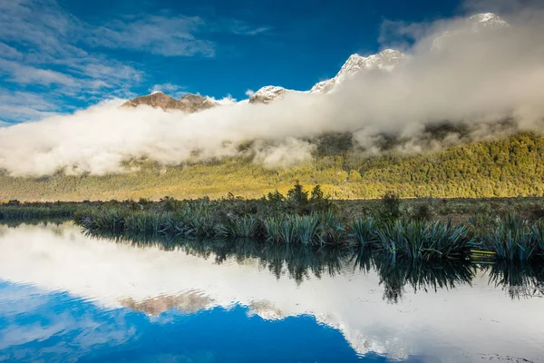 Spegel Sjöar Med Reflektion Earl Berg Fjordland National Park Millford — Stockfoto