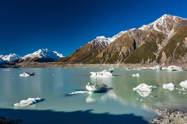 Tasman Glacier Lake Icebergs Snowy Mountains Aoraki Mount Cook National — Stock Photo, Image