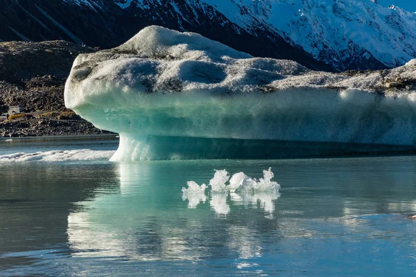 Jezioro Tasmana Lodowiec Lodowych Ośnieżonych Gór Aoraki Mount Cook National — Zdjęcie stockowe