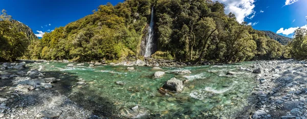雷霆溪瀑布在山有抱负的国家公园 哈斯特山口 西海岸地区 新西兰 — 图库照片