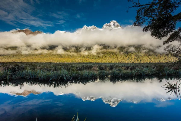 Spegel Sjöar Med Reflektion Earl Berg Fjordland National Park Millford — Stockfoto