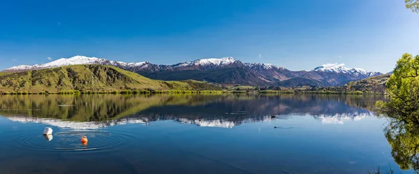 Lago Hayes Que Refleja Las Montañas Coronet Con Nieve Cerca —  Fotos de Stock