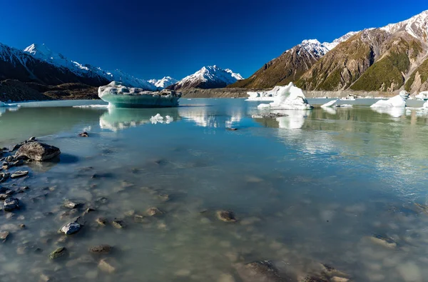 Tasman Glacier Lake Icebergs Snowy Mountains Aoraki Mount Cook National — Stock Photo, Image