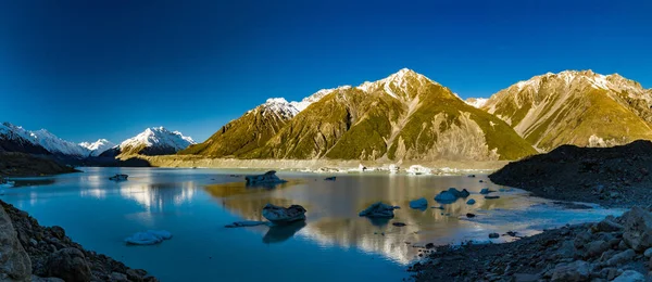 Tasman Gletsjermeer Met Ijsbergen Besneeuwde Bergen Nationaal Park Aoraki Mount — Stockfoto