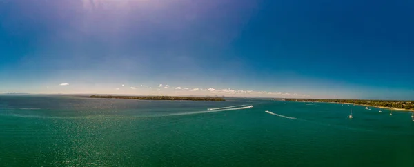 澳大利亚昆士兰州阳光海岸布比岛邦加雷码头的空中无人机景观 — 图库照片