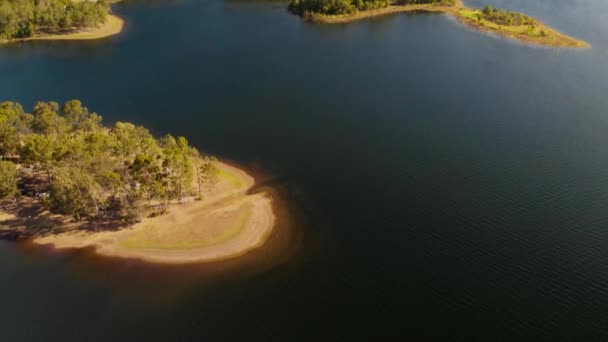 Luftaufnahme Des Sansonvale Lake Bei Sonnenuntergang Bilsenkraut Australien — Stockvideo