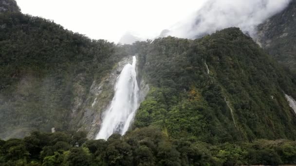 Zataženo Prší Milford Sound Jižní Ostrov Nový Zéland — Stock video