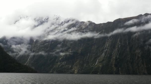 Bulutlu Yağmurlu Bir Gün Milford Ses South Island Yeni Zelanda — Stok video