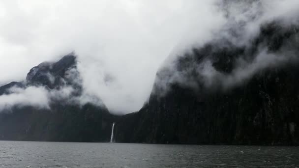 Jour Nuageux Pluvieux Milford Sound Île Sud Nouvelle Zélande — Video