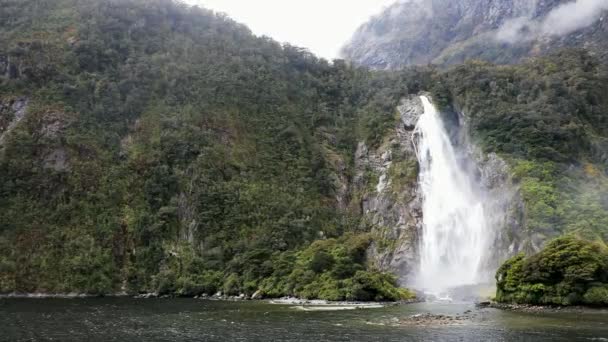 Bulutlu Yağmurlu Bir Gün Milford Ses South Island Yeni Zelanda — Stok video