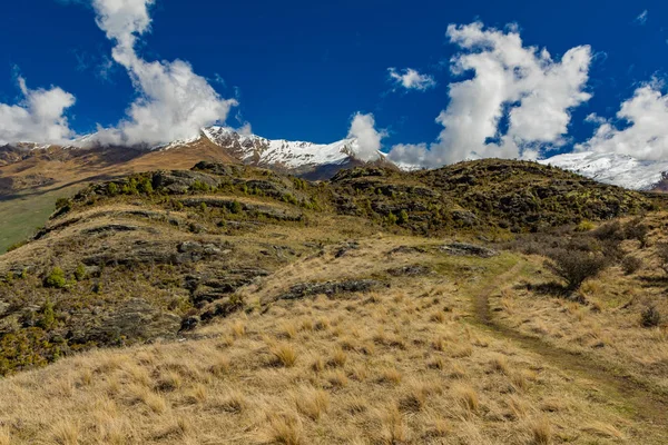 Montaña Rocosa y Lago Diamante en el Parque Nacional Mt Aspiring — Foto de Stock