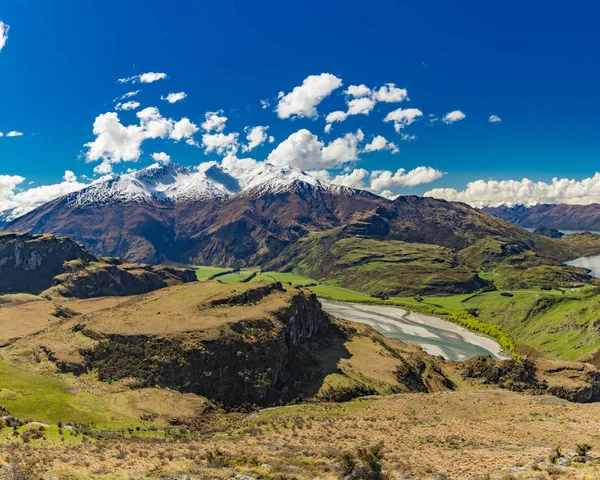 Montaña Rocosa y Lago Diamante en el Parque Nacional Mt Aspiring — Foto de Stock