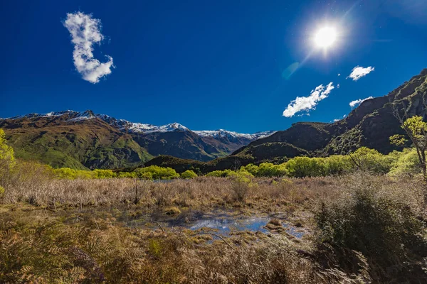 Montagna Rocciosa e Lago di Diamante nel Parco Nazionale del Monte Aspirante — Foto Stock