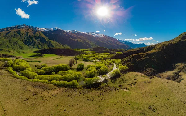 Montaña Rocosa y Lago Diamante en el Parque Nacional Mt Aspiring — Foto de Stock