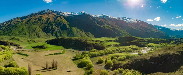 Montaña Rocosa y Lago Diamante en el Parque Nacional Mt Aspiring — Foto de Stock