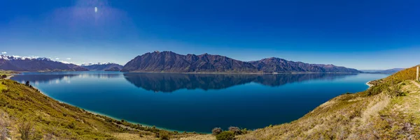 Fotos panorámicas del lago Hawea y montañas, Isla del Sur, Nueva — Foto de Stock