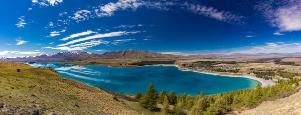 Lake Tekapo met weerspiegeling van de hemel en bergen, Nieuw-Zeeland — Stockfoto