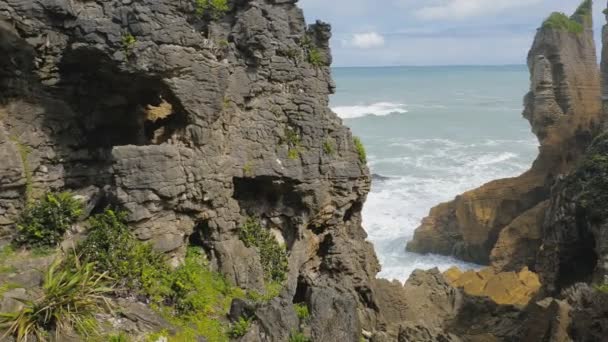 Punakaiki Pancake Rocks Avec Des Trous Dans Parc National Paparoa — Video