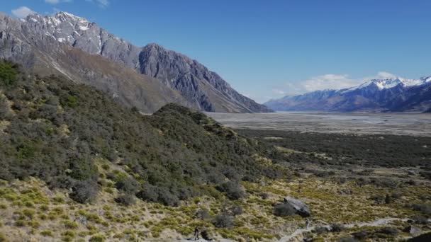 青い湖とタスマン渓谷ウォークとタスマン氷河ビュー ニュージーランドの山 — ストック動画