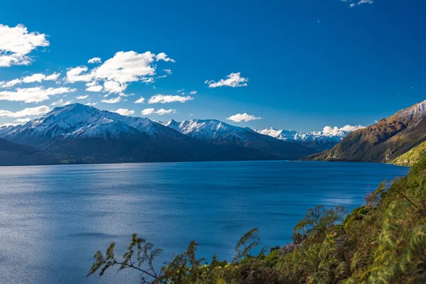 Vista aérea do drone, lado norte do Lago Wanaka em Makarora, Sul — Fotografia de Stock