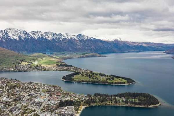 Vista panorâmica dos notáveis, Lago Wakatipu e Queenstown , — Fotografia de Stock