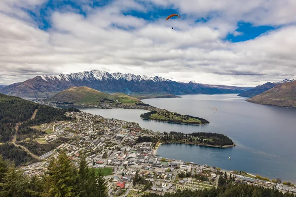 Vista panorâmica dos notáveis, Lago Wakatipu e Queenstown , — Fotografia de Stock