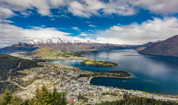 Vista panorâmica dos notáveis, Lago Wakatipu e Queenstown , — Fotografia de Stock