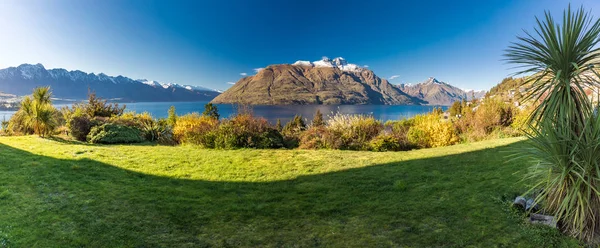 Panoramisch uitzicht, de remarkables, Lake Wakatipu en Queenstown, S — Stockfoto