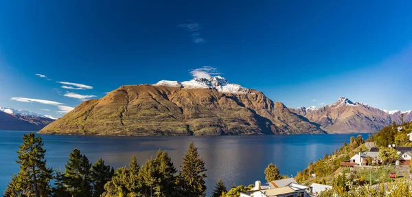 Panoramisch uitzicht, de remarkables, Lake Wakatipu en Queenstown, S — Stockfoto