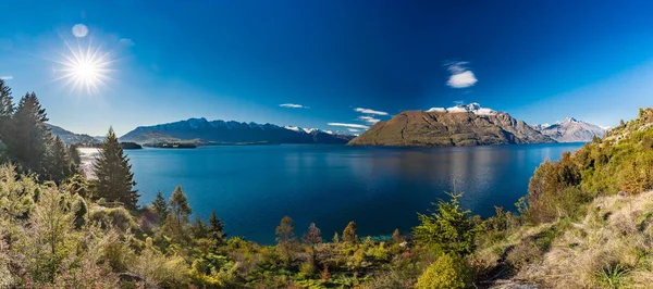 Panoramisch uitzicht, de remarkables, Lake Wakatipu en Queenstown, S — Stockfoto