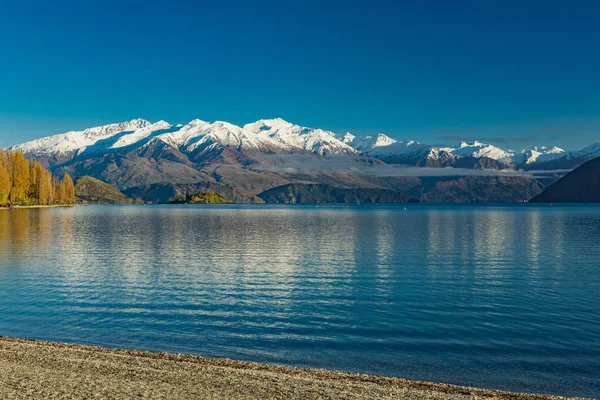 Vista de la mañana del lago Wanaka y Buchanan Peaks, Nueva Zelanda, sou —  Fotos de Stock