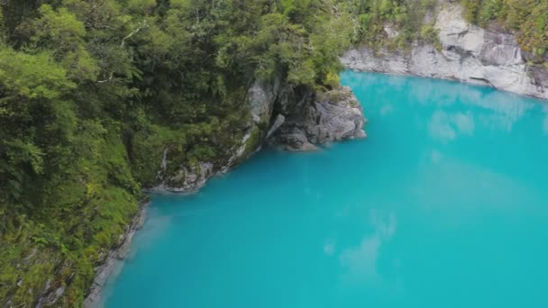 新西兰南岛霍基蒂卡峡谷风景保护区的蓝色水和岩石 — 图库视频影像