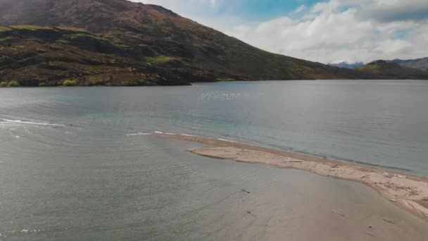 Imágenes Aéreas Aviones Tripulados Emerald Bluffs Parte Del Lago Wanaka — Vídeo de stock