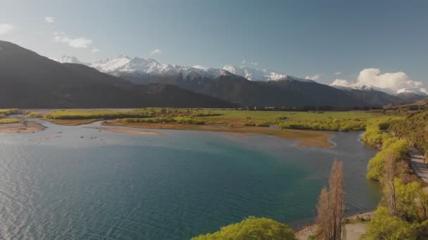 新西兰南岛 Makarora Wanaka 湖北侧的空中无人机视图 — 图库视频影像