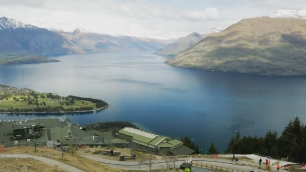クイーンズタウン ニュージーランド Sept 2018 注目すべき景色 ワカティプ湖とクイーンズタウン ニュージーランド — ストック動画